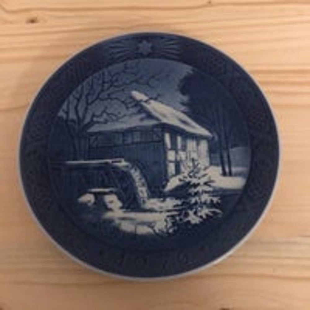 Royal Copenhagen, Christmas plate, 1976‎ Vibaek Water Mill EUC